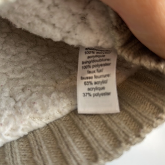 Maurices Faux Fur Collar Sherpa and Knit Fall/ Winter Vest - Picture 5 of 7